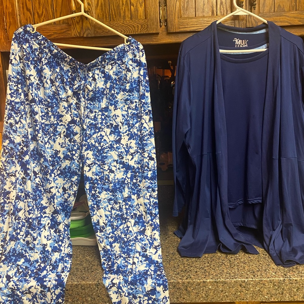 Muk Luks Navy and Light Blue 3 piece  lounge wear set in 2X